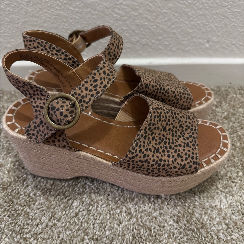 Universal Thread Brown And Black Platform Shoes - image 2